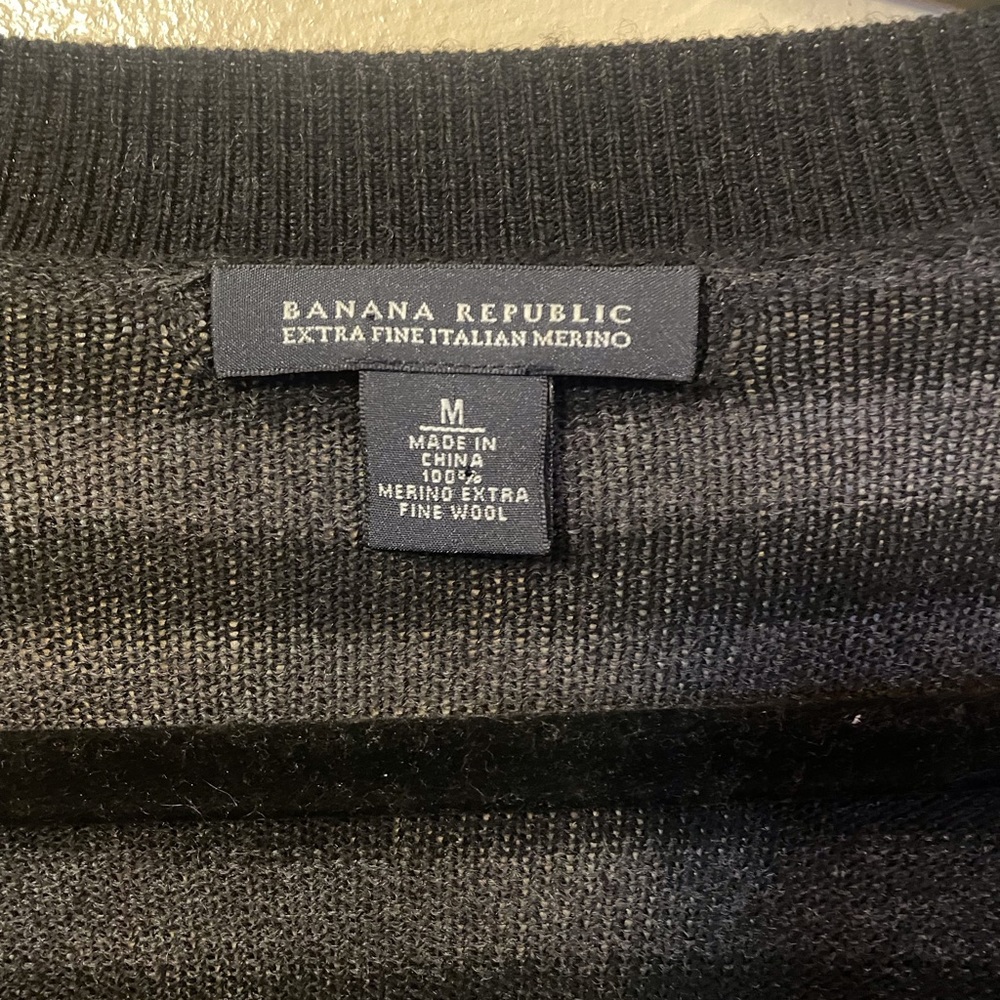 Banana Republic Extra Fine Italian Merino Black and Gray V-Neck sweater - Picture 3 of 8